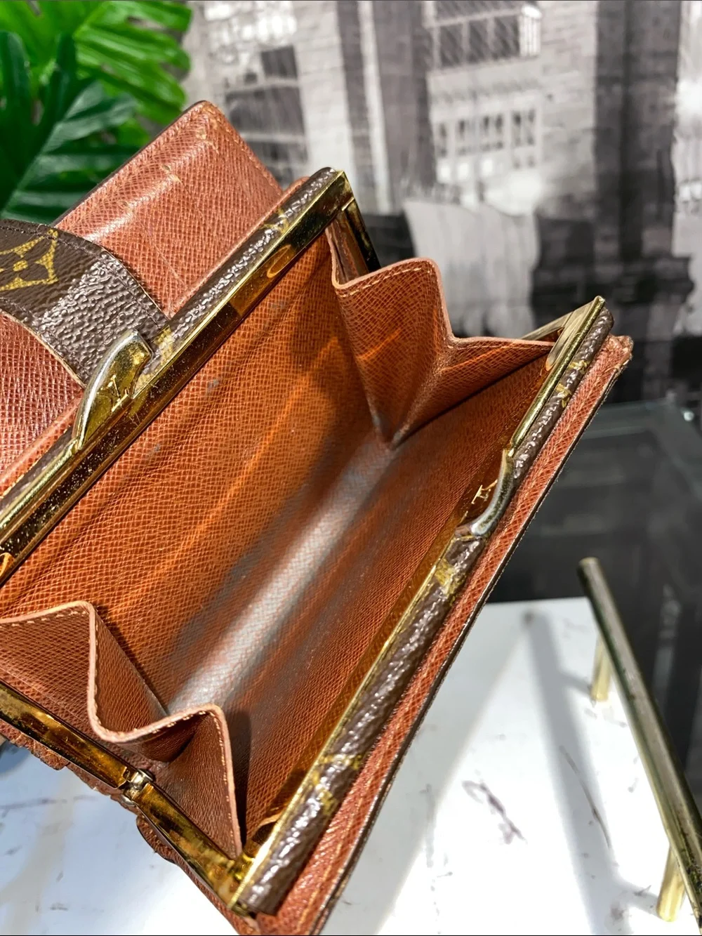 Authentic Louis Vuitton Vintage Monogram Kisslock Wallet - Picture 12 of 15